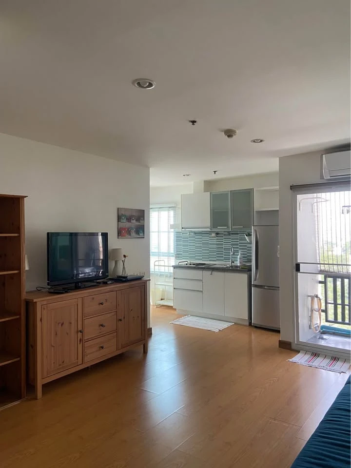 For sale: The Next Ladprao 44, a corner unit with a quiet location, plenty of usable space, fully furnished and equipped with appliances. Reserve now!