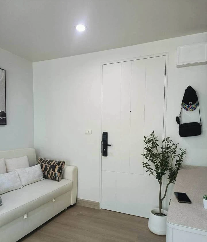 Selling The Niche id BangKhae, corner unit offering privacy, with high-quality built-in furniture. You'll regret missing this opportunity!
