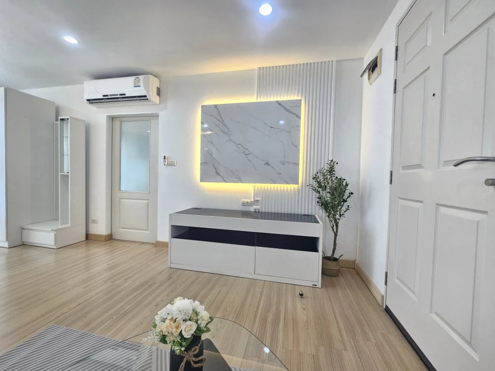 For sale: The Niche ID Ladprao 130, beautifully decorated room, bright and comfortable tones, so inviting. If you miss out, you'll regret it.