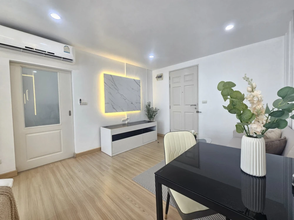 For sale: The Niche ID Ladprao 130, beautifully decorated room, bright and comfortable tones, so inviting. If you miss out, you'll regret it.