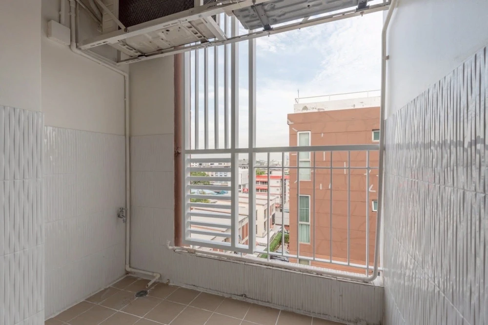 Selling THE NICHE ID Ladprao 130. Large corner unit, beautifully decorated and ready to move in. This is a must-book!