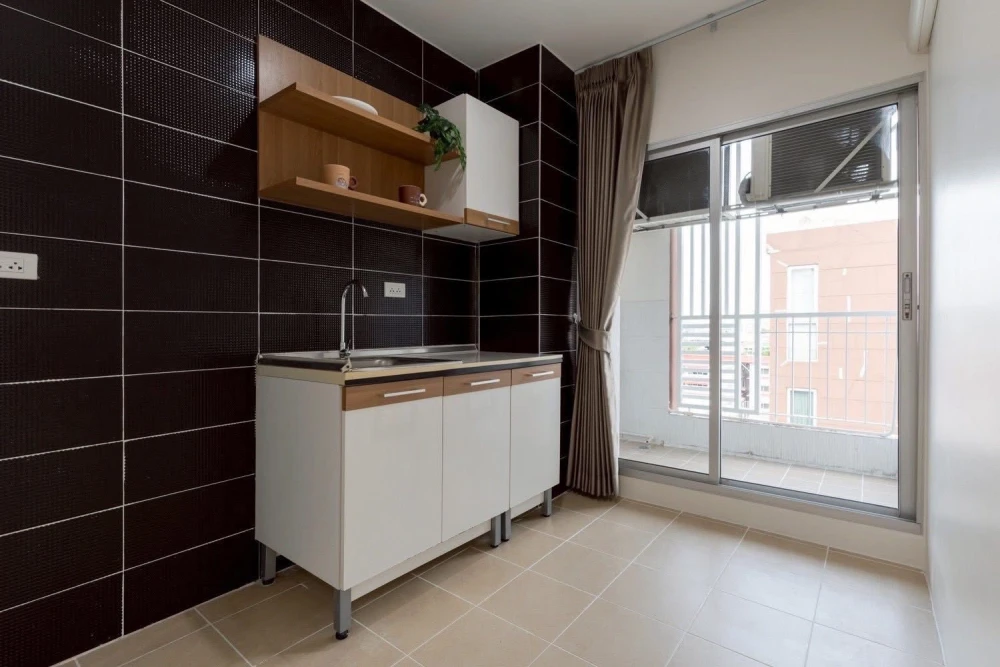 Selling THE NICHE ID Ladprao 130. Large corner unit, beautifully decorated and ready to move in. This is a must-book!