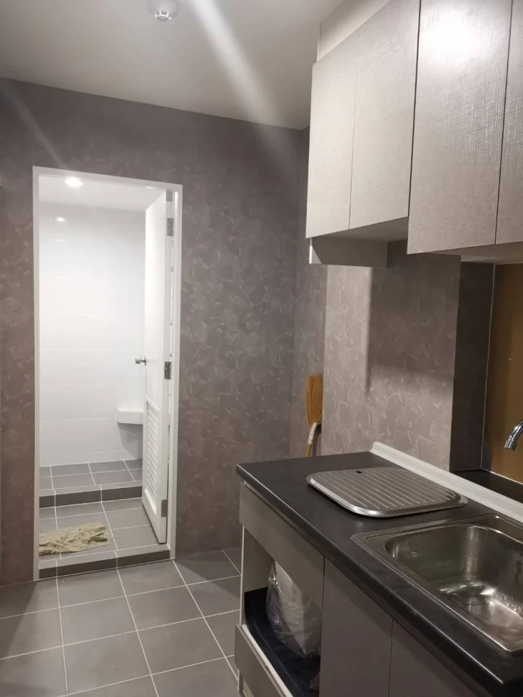 For sale: The Niche ID Rama 2, a lovely room on the 8th floor, with a great common area. Comes fully furnished. Don't miss out on this great deal!