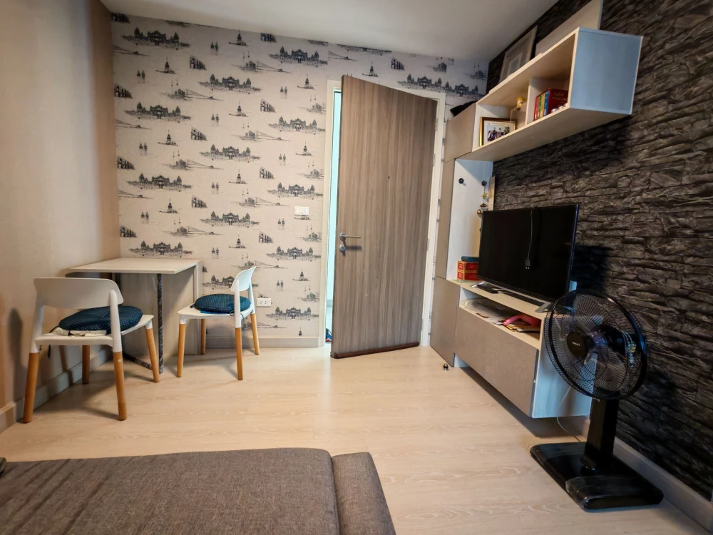 For sale: The Niche ID Rama 2, a lovely room on the 8th floor, with a great common area. Comes fully furnished. Don't miss out on this great deal!