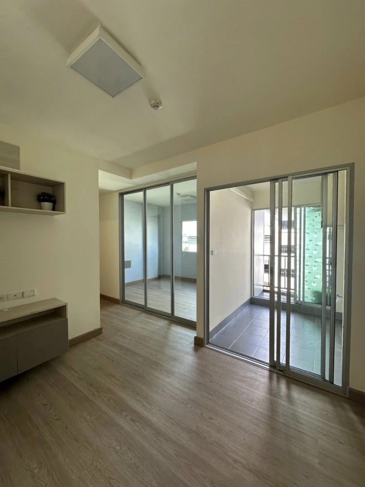 Selling an unfurnished unit at The Niche ID Rama 2, 4th floor. Excellent location and fully furnished. Don't miss this opportunity!