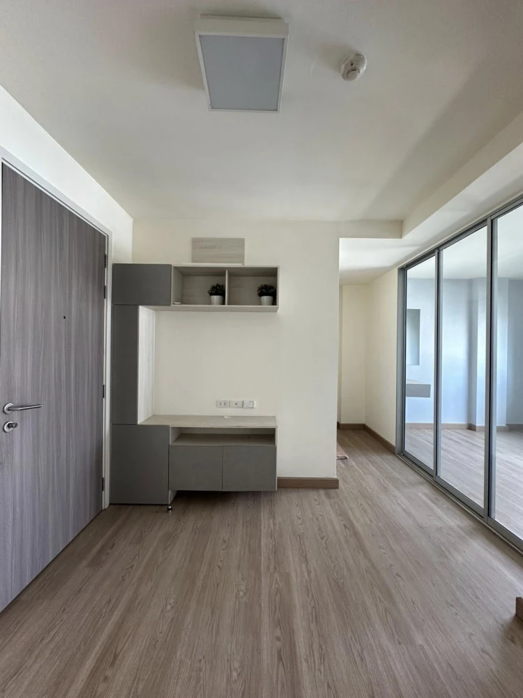 Selling an unfurnished unit at The Niche ID Rama 2, 4th floor. Excellent location and fully furnished. Don't miss this opportunity!