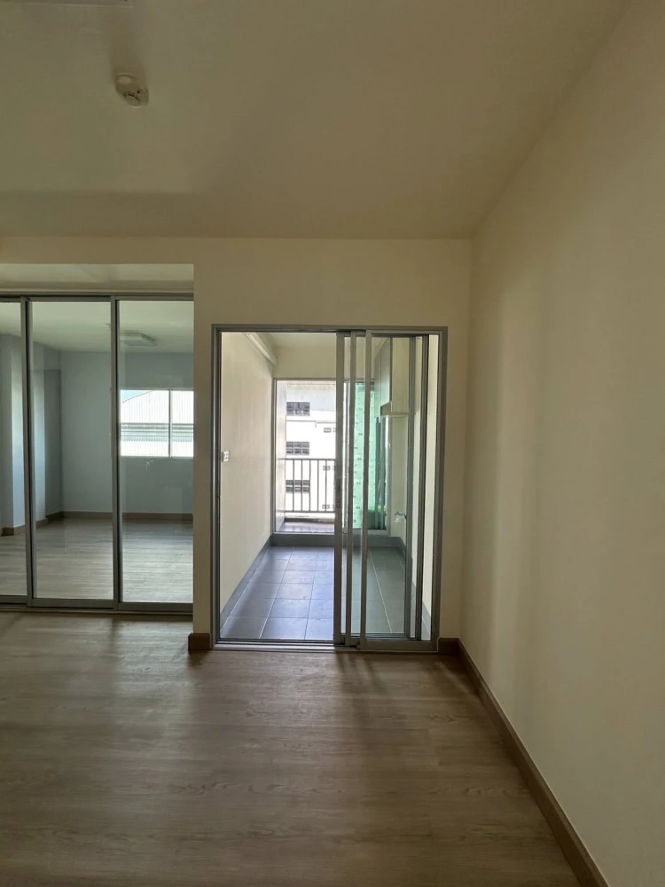 Selling an unfurnished unit at The Niche ID Rama 2, 4th floor. Excellent location and fully furnished. Don't miss this opportunity!