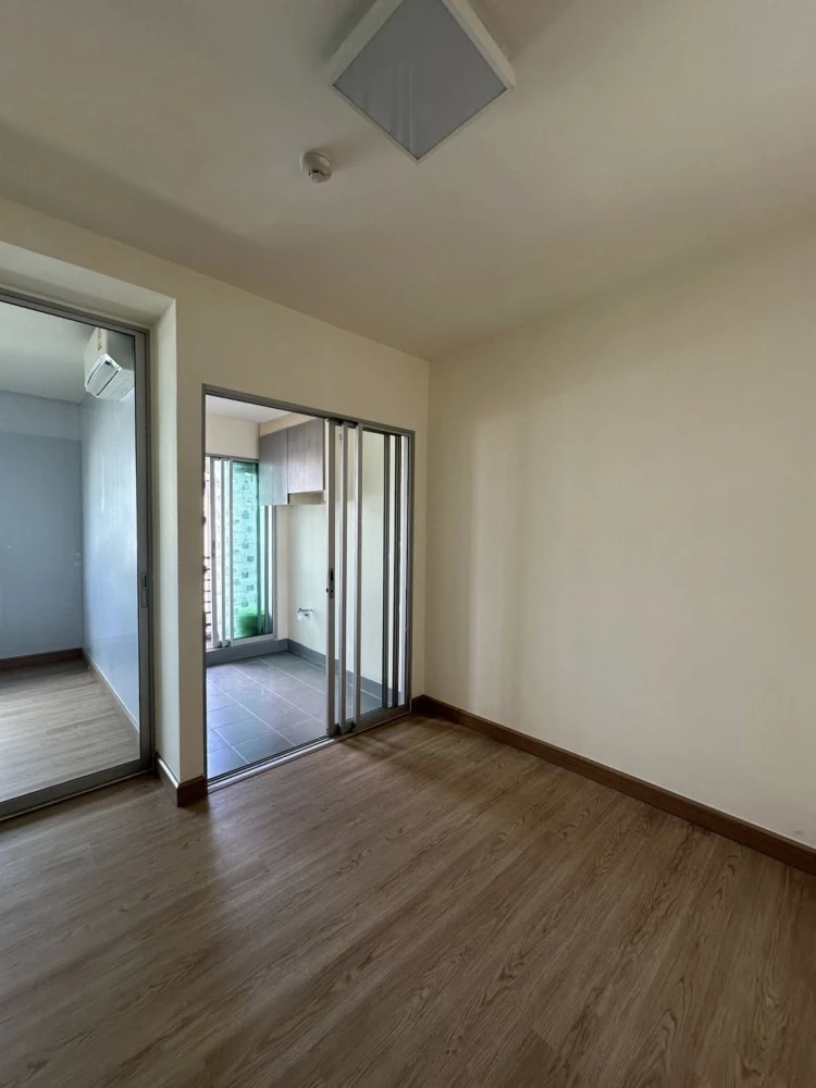 Selling an unfurnished unit at The Niche ID Rama 2, 4th floor. Excellent location and fully furnished. Don't miss this opportunity!