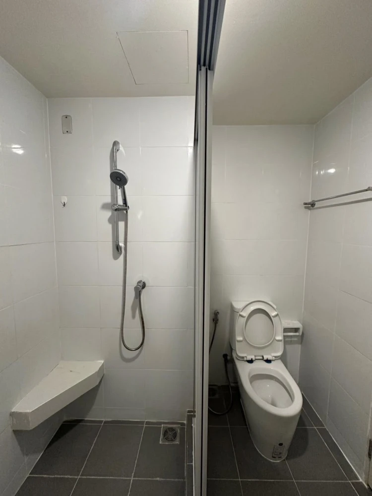 Selling an unfurnished unit at The Niche ID Rama 2, 4th floor. Excellent location and fully furnished. Don't miss this opportunity!
