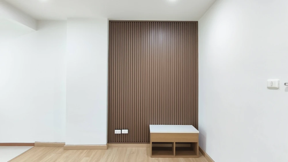 Selling The Niche ID Rama 2, a fully furnished, hotel-style unit. Just bring your bags and move in! Features garden and pool views.