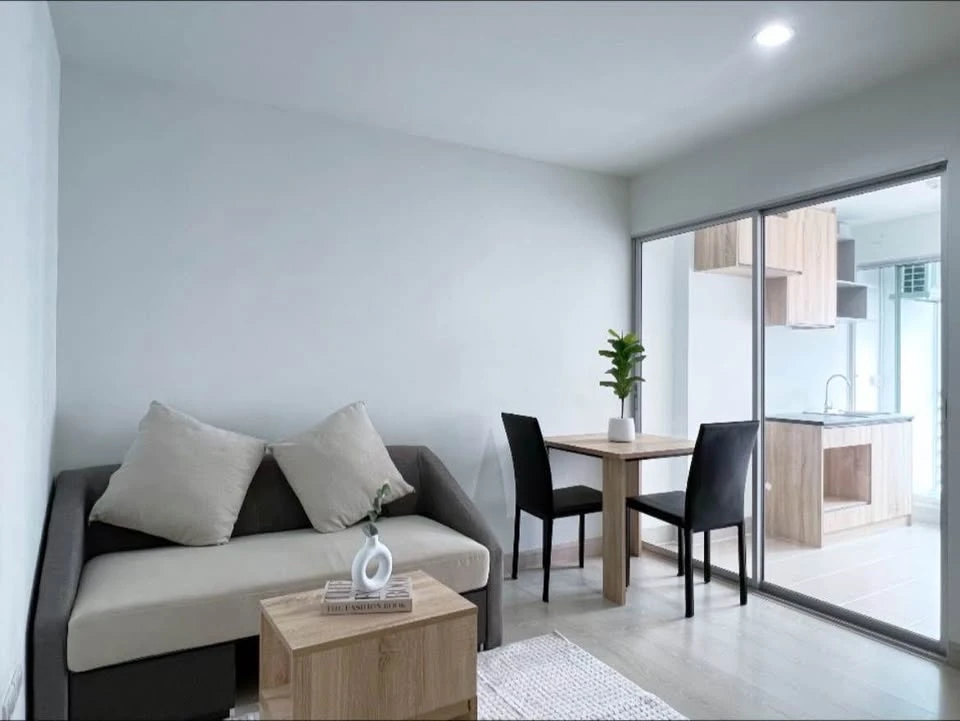 For sale: The Niche id Rama 2, Phase 2, 5th floor, pool view, interior space is well-divided. Interested? Reserve now!