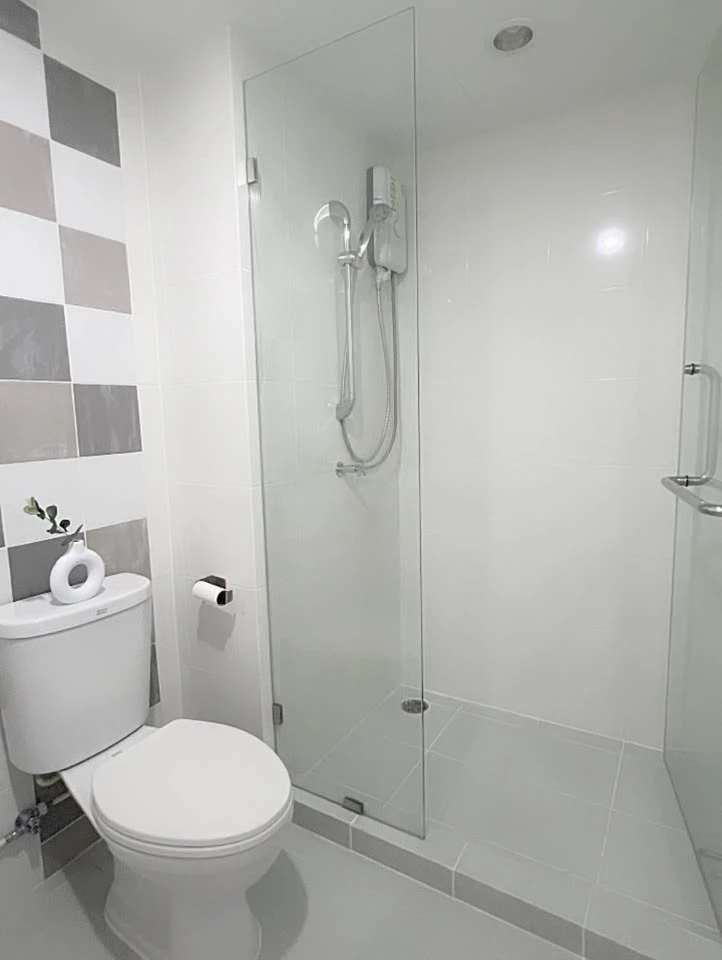 For sale: The Niche id Rama 2, Phase 2, 5th floor, pool view, interior space is well-divided. Interested? Reserve now!