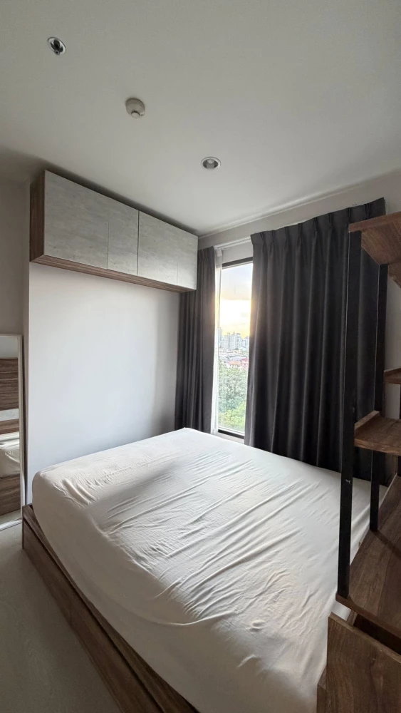 Selling a lovely condo at The Niche Pride Thonglor-Phetchaburi. It features high-quality built-in furniture and convenient transportation. Don't miss