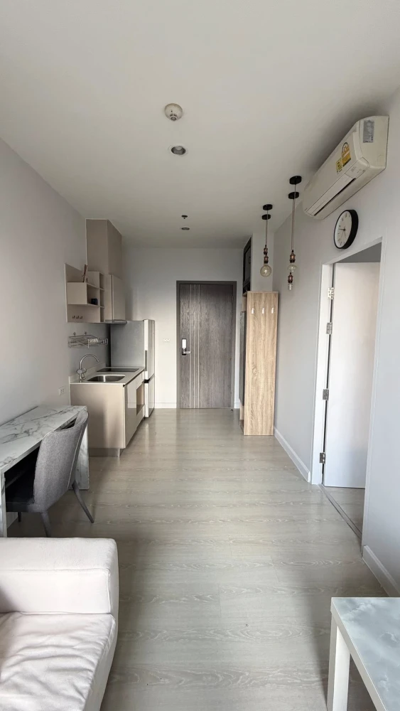Selling a lovely condo at The Niche Pride Thonglor-Phetchaburi. It features high-quality built-in furniture and convenient transportation. Don't miss