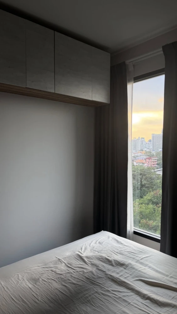 Selling a lovely condo at The Niche Pride Thonglor-Phetchaburi. It features high-quality built-in furniture and convenient transportation. Don't miss