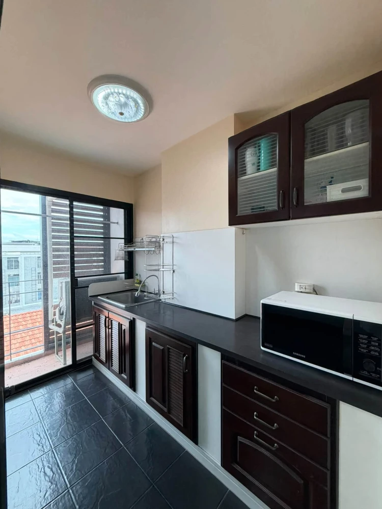 Selling The North Park Condominium. Nice unit with spacious living area and complete amenities. Book now!