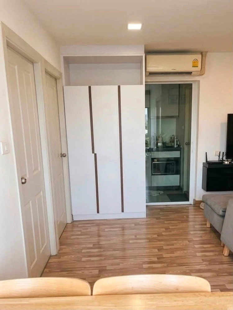 Selling The One Plus D Huamak 12, corner unit, less crowded, great location, fully furnished. Book now!