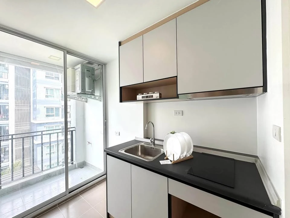 For sale: The One Plus D Huamak 12, beautifully decorated room, stylish and complete with quality furniture. You will regret it if you miss it.