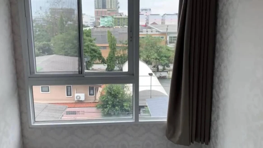 For sale the one plus D Huamark 12, Building B, 4th floor, corner room, decorated with wallpaper throughout the room, 3 bedrooms, if you miss it you w