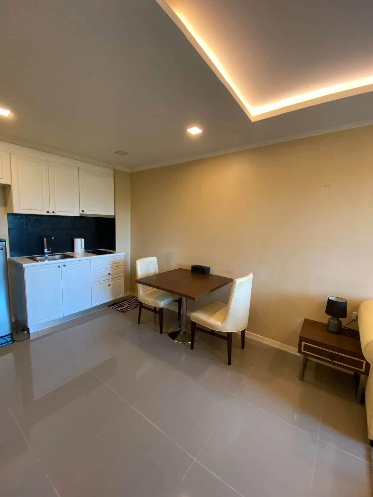 Selling The Orient Resort and Spa 1-bedroom condo, 3rd floor. Complete amenities. Book now!