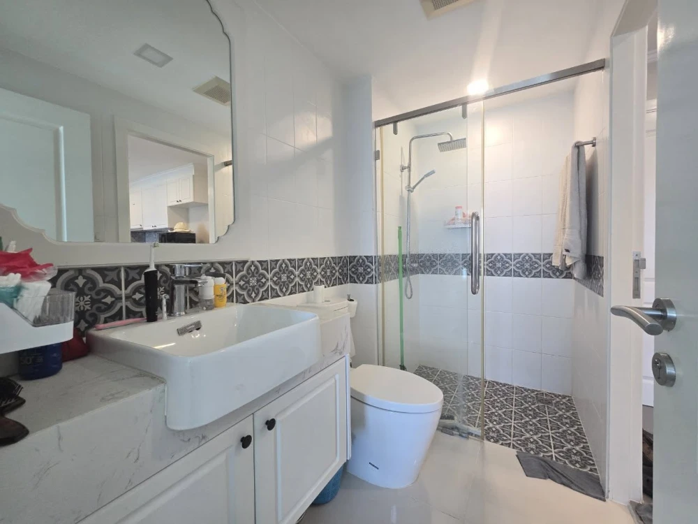Selling a unit at The Orient Jomtien Resort & Spa, Building B, 7th floor. City view, spacious and comfortable room with built-in furnishings. Don't mi