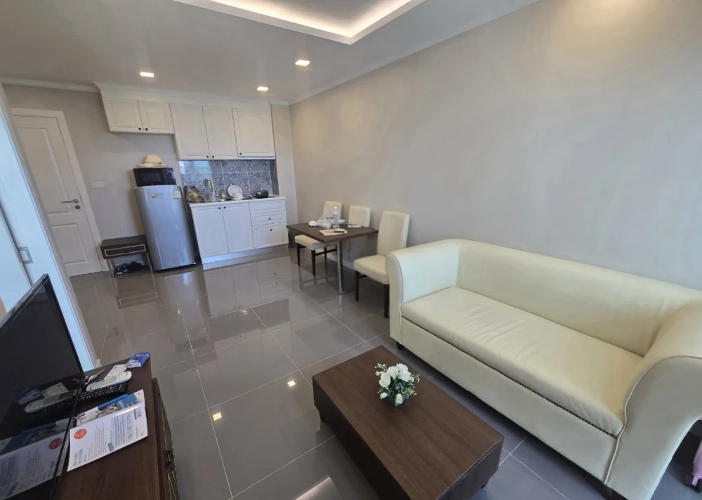 Selling a unit at The Orient Jomtien Resort & Spa, Building B, 7th floor. City view, spacious and comfortable room with built-in furnishings. Don't mi