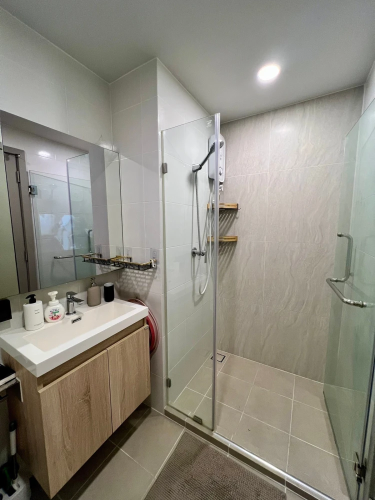 For Sale: THE ORIGIN Ladprao 15, 5th floor. Fully furnished and inviting—book now! Don't miss out.