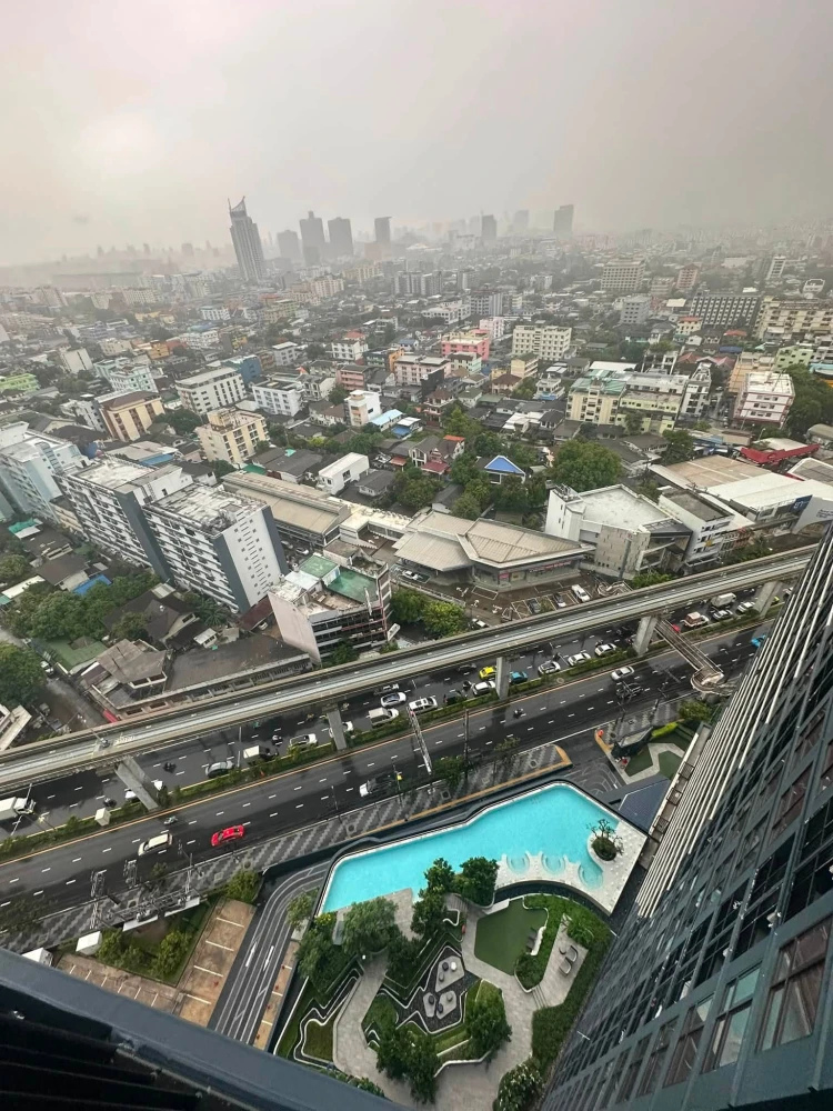 Selling a unit at The Origin Ladprao-Bangkapi, 22nd floor, with pool view. The room is spacious, clean, and airy. Highly recommended!