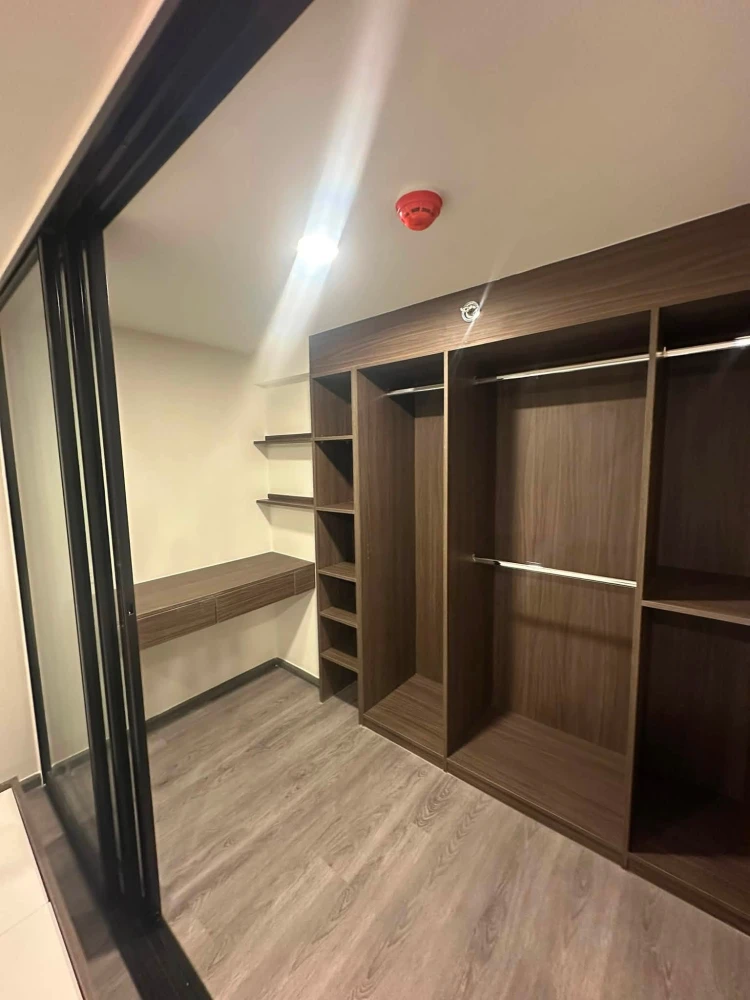 Selling a unit at The Origin Ladprao-Bangkapi, 22nd floor, with pool view. The room is spacious, clean, and airy. Highly recommended!