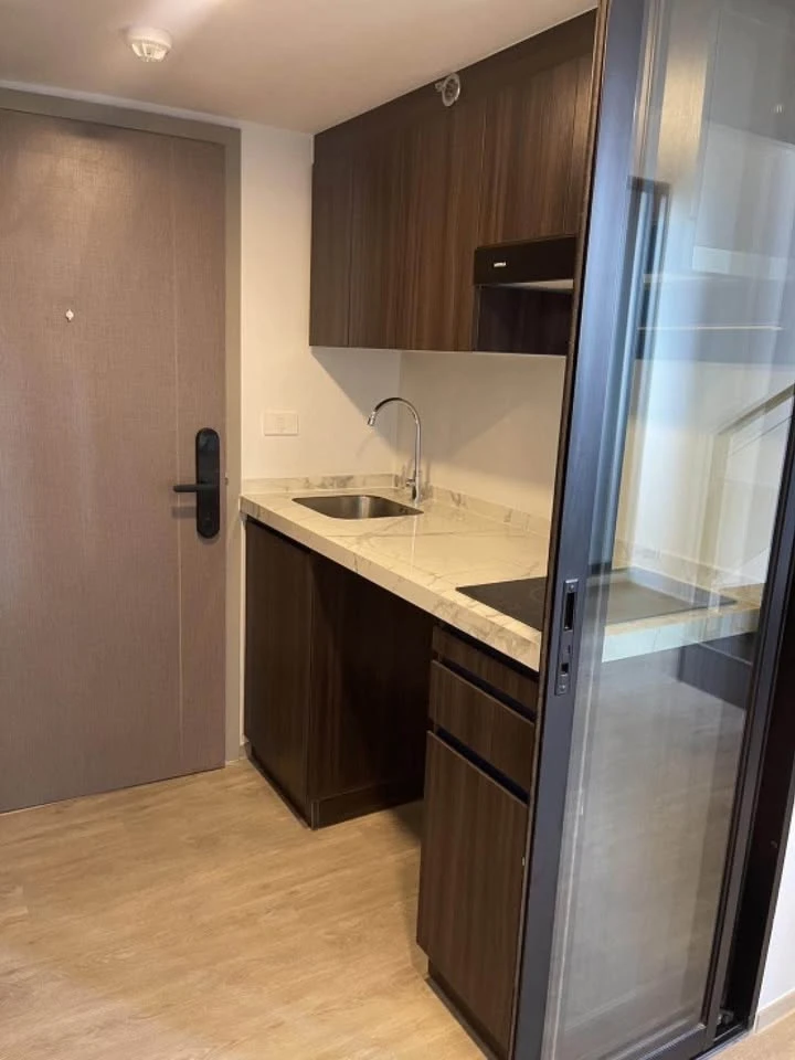 Selling The Origin Plug & Play Ramintra. A comfortable, high-ceilinged, spacious unit in a great location with unobstructed views. Book now!