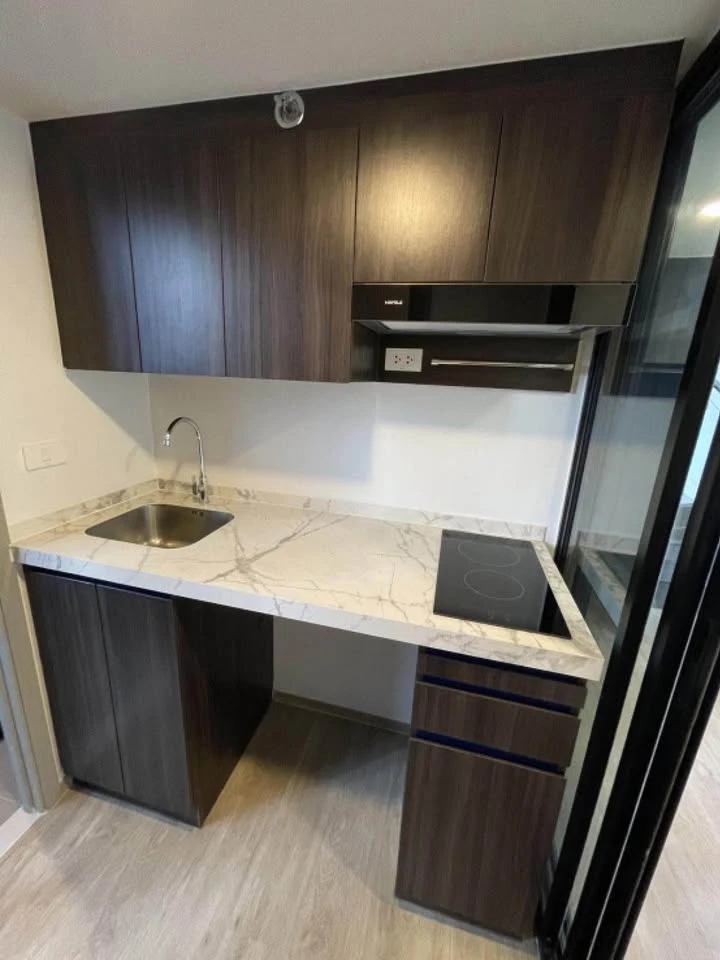 Selling The Origin Plug & Play Ramintra. A comfortable, high-ceilinged, spacious unit in a great location with unobstructed views. Book now!