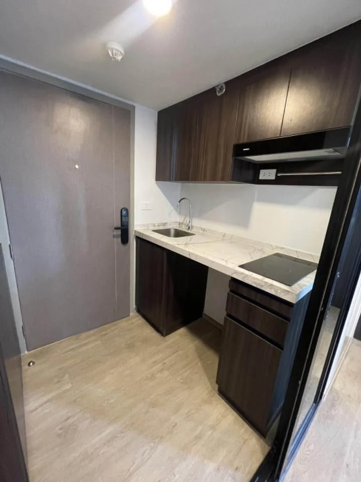 Selling The Origin Plug & Play Ramintra. A comfortable, high-ceilinged, spacious unit in a great location with unobstructed views. Book now!
