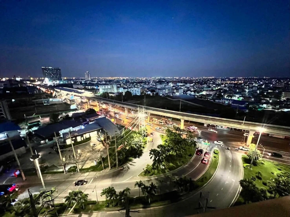 For sale: THE ORIGIN Sukhumvit Sailuat E22 Station. A lovely, fully furnished unit with unobstructed city views. Don't miss out!