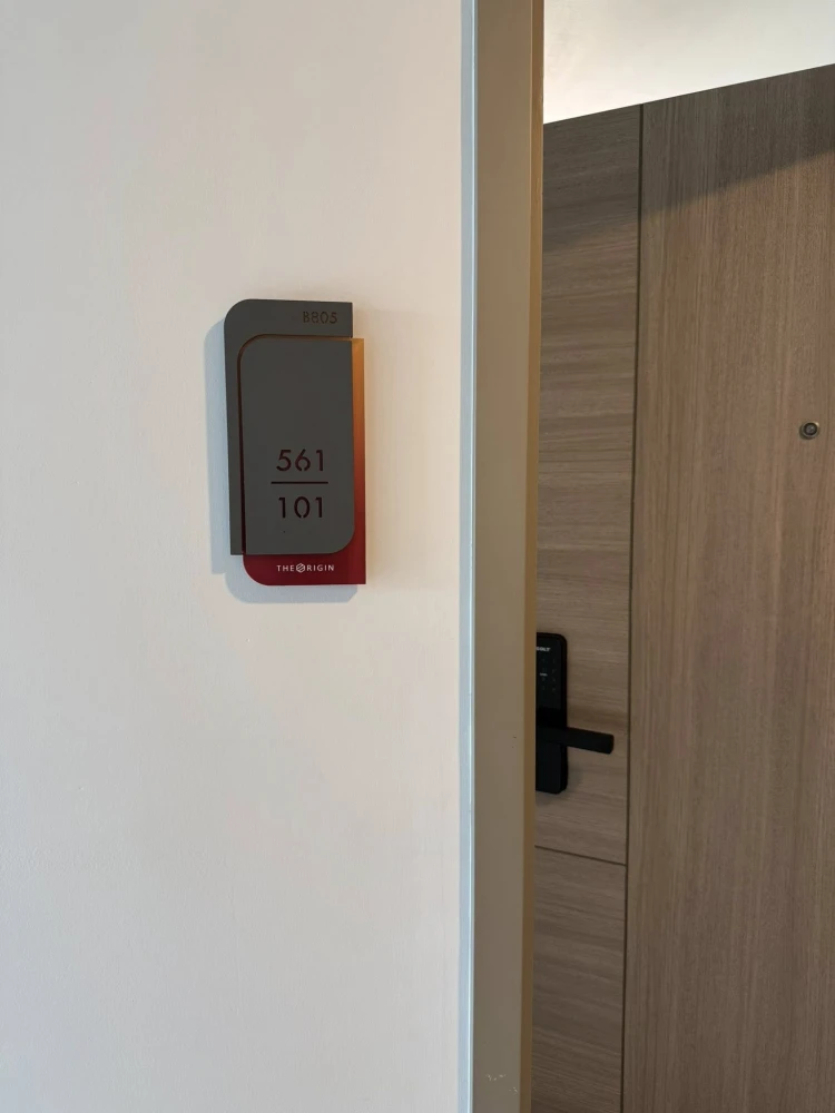 Selling The Origin Ladprao-Bangkapi condo. Walking distance to The Mall Bangkapi, Makro, Tawanna, and Nomjit. Comes with many freebies. Don't miss out