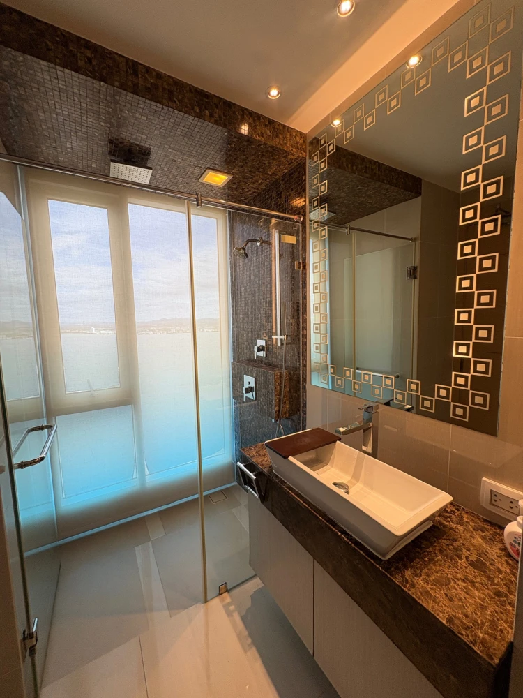 For sale: The Palm Wongamat Beach Pattaya, a nice room, good location, complete amenities, beautiful view, reserve now!