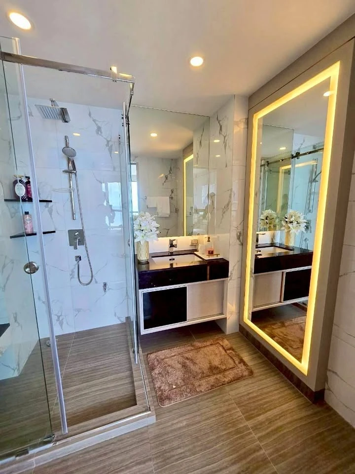 For sale: The Panora Pattaya (South Pattaya), a luxurious sea view condominium, high floor, fully furnished, ready to move in.