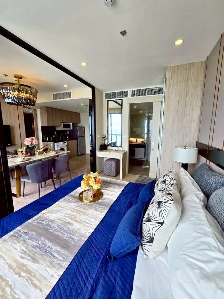 For sale: The Panora Pattaya (South Pattaya), a luxurious sea view condominium, high floor, fully furnished, ready to move in.