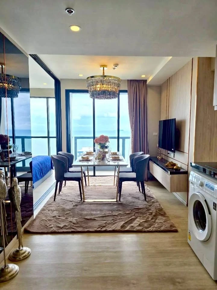 For sale: The Panora Pattaya (South Pattaya), a luxurious sea view condominium, high floor, fully furnished, ready to move in.