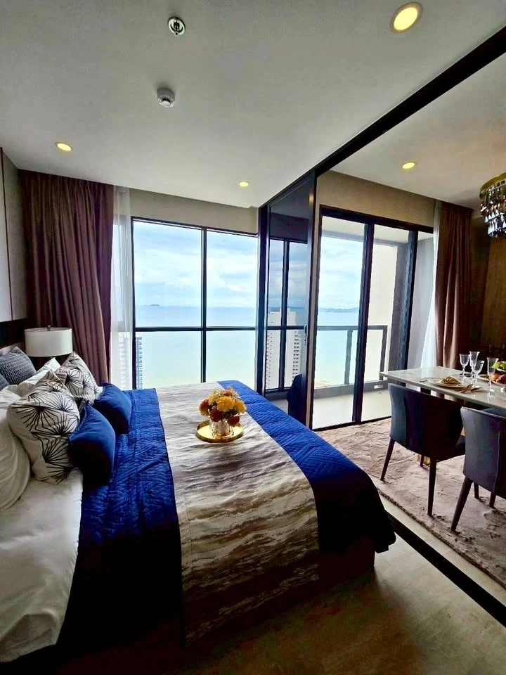 For sale: The Panora Pattaya (South Pattaya), a luxurious sea view condominium, high floor, fully furnished, ready to move in.