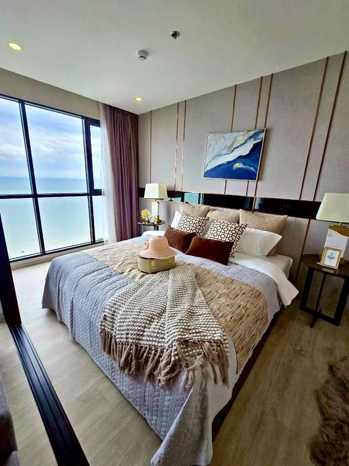 For sale: The Panora Pattaya (South Pattaya), a luxurious sea view condominium, high floor, fully furnished, ready to move in.