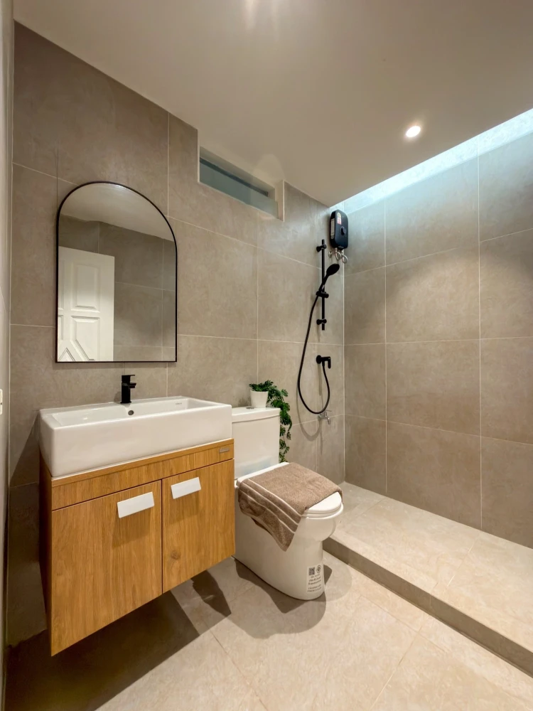 Ready-to-move-in condo for sale at The Parkland Bangna. Fully furnished and spacious. Book now!