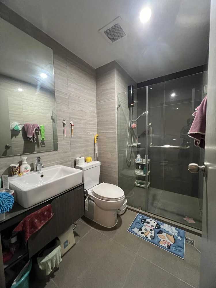 For sale: The Parkland Charan-Pinklao, 17th floor, Building C, complete with furniture and electrical appliances. Don't delay!