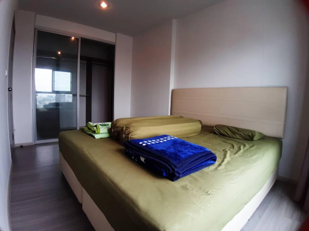 For sale: The Parkland Charan-Pinklao, 17th floor, Building C, complete with furniture and electrical appliances. Don't delay!