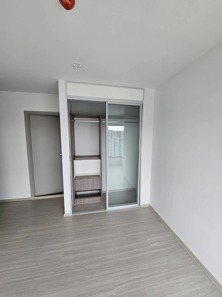 For sale: The Parkland Charan–Pinklao, spacious room with full amenities. Buy now, don't miss out!