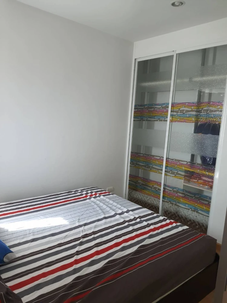 Selling a 24th-floor unit at The Parkland Phetkasem. Excellent location and fully furnished. Book now!