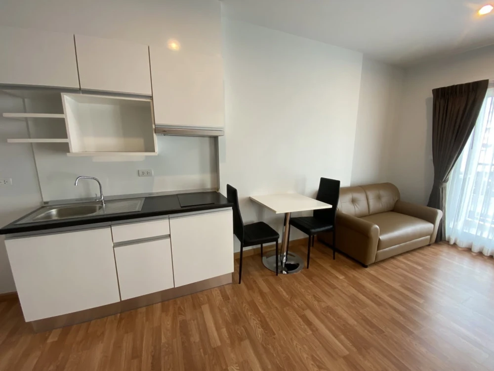 Selling a comfortable condo at The Parkland Phetkasem. Excellent location and fully equipped with amenities. Don't miss out!