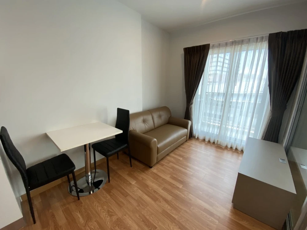 Selling a comfortable condo at The Parkland Phetkasem. Excellent location and fully equipped with amenities. Don't miss out!