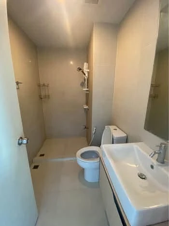 Selling a unit at The Parkland Ratchada-Wongsawang, 14th floor, fully furnished. Don't miss this opportunity!