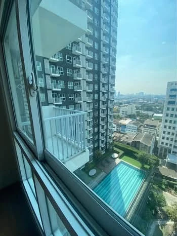 Selling a unit at The Parkland Ratchada-Wongsawang, 14th floor, fully furnished. Don't miss this opportunity!