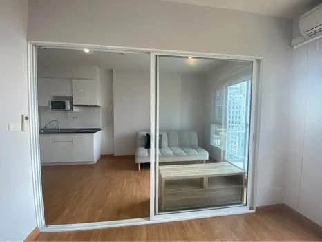 Selling a unit at The Parkland Ratchada-Wongsawang, 14th floor, fully furnished. Don't miss this opportunity!